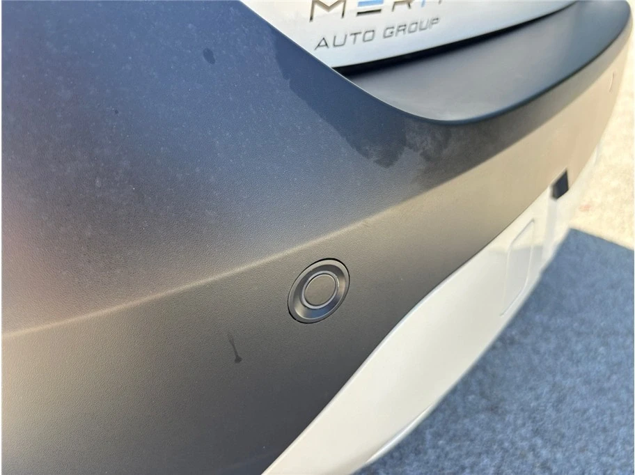 2025 Nissan Kicks - Image 15 of 21