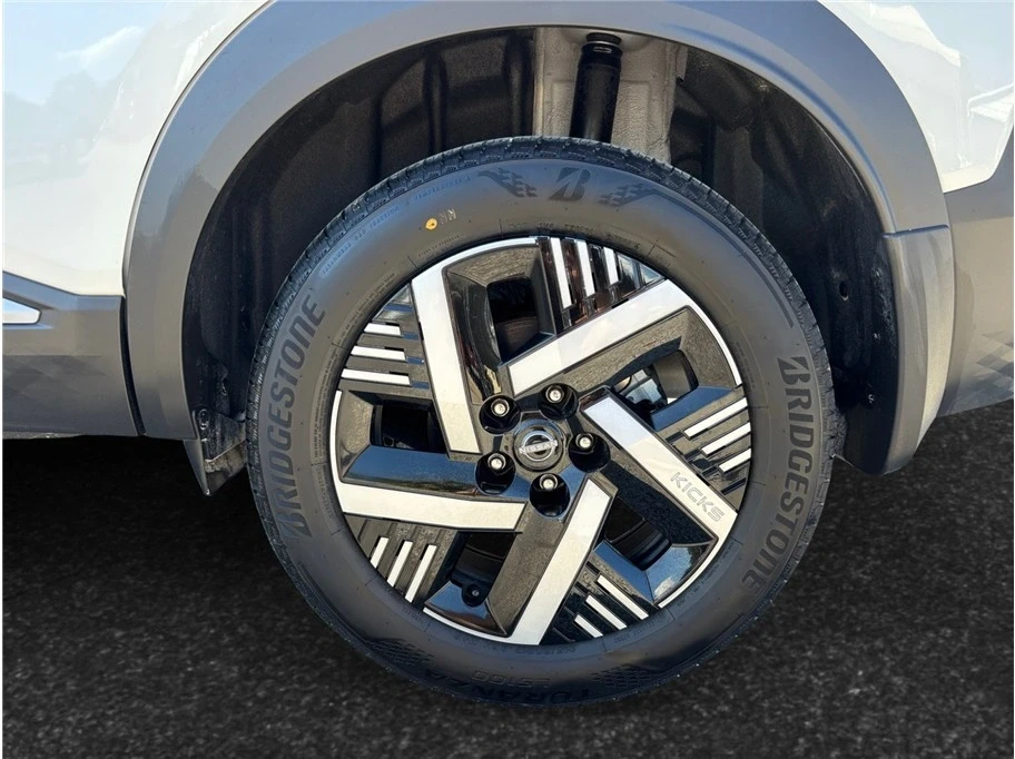 2025 Nissan Kicks - Image 14 of 21