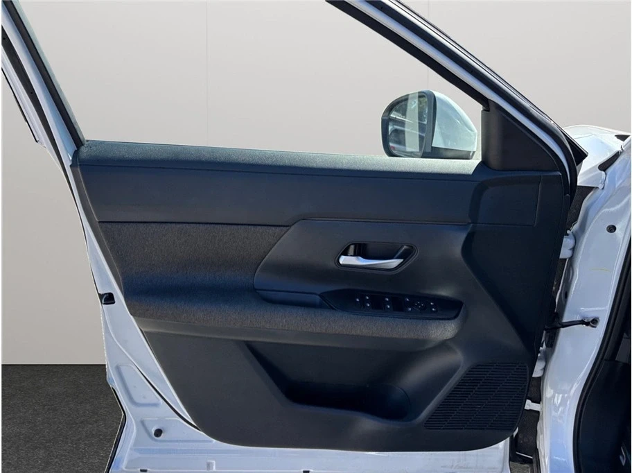 2025 Nissan Kicks - Image 19 of 21