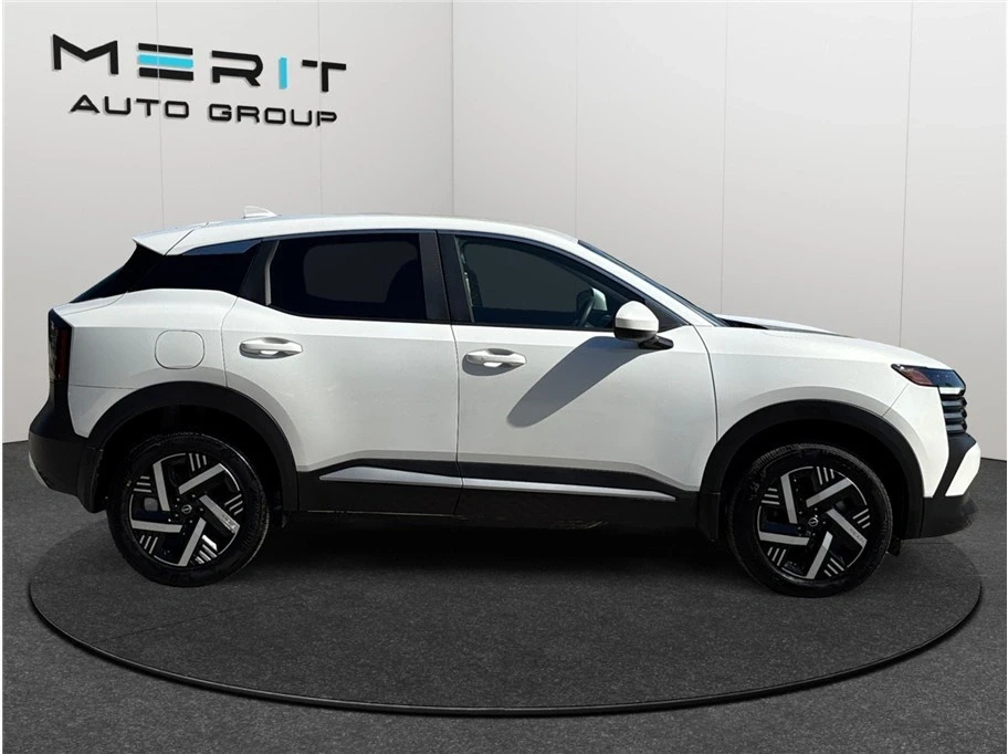 2025 Nissan Kicks - Image 10 of 21