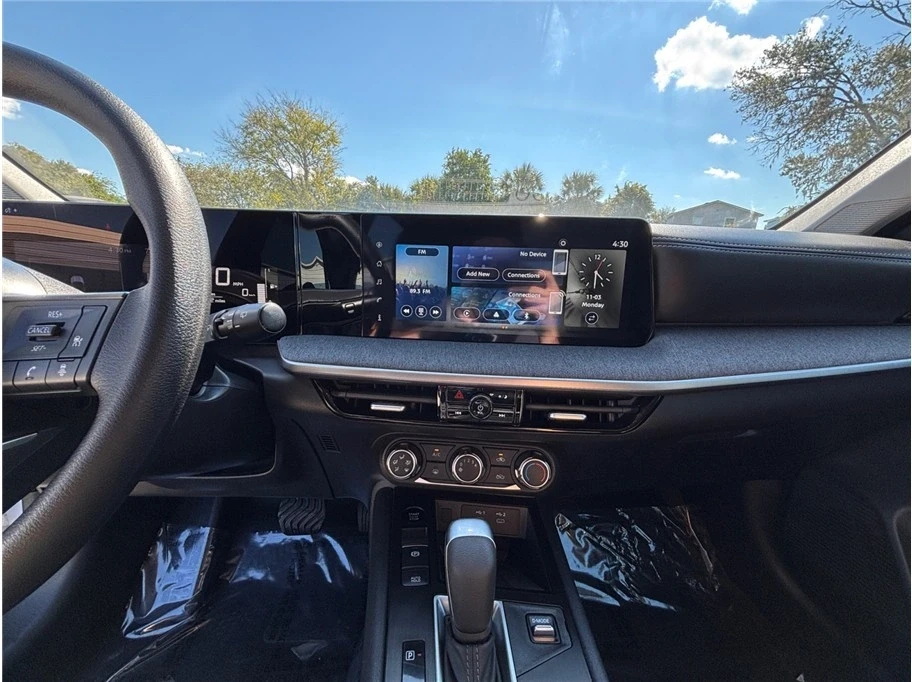 2025 Nissan Kicks - Image 11 of 21