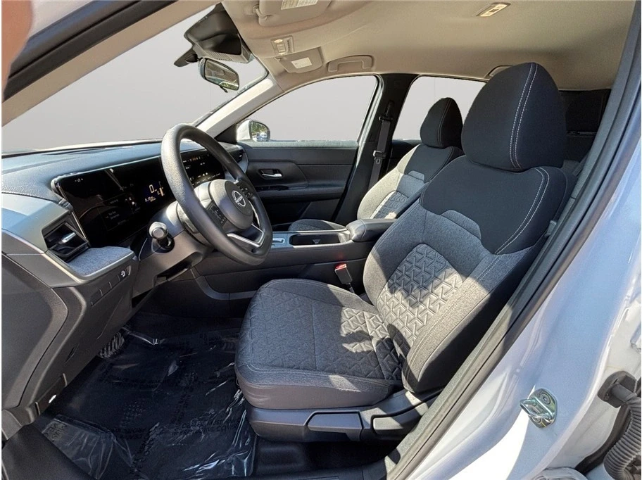 2025 Nissan Kicks - Image 2 of 21
