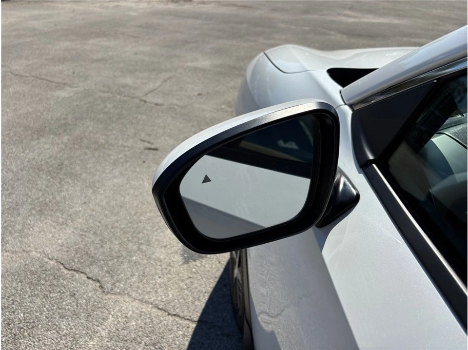 2025 Nissan Kicks - Image 17 of 21