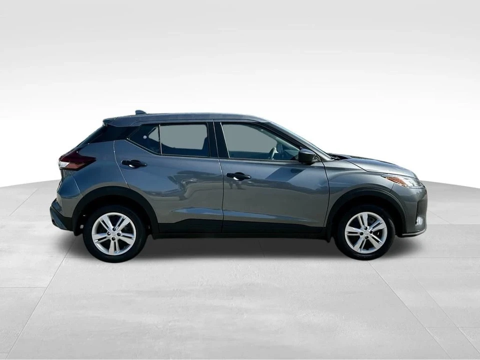 2025 Nissan Kicks - Image 8 of 21