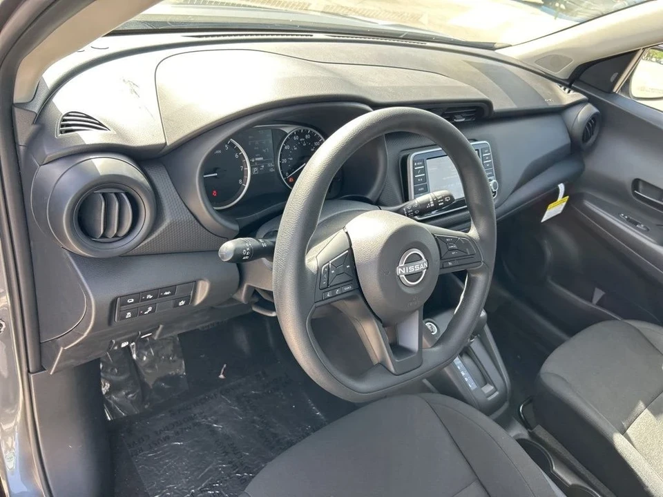 2025 Nissan Kicks - Image 15 of 21