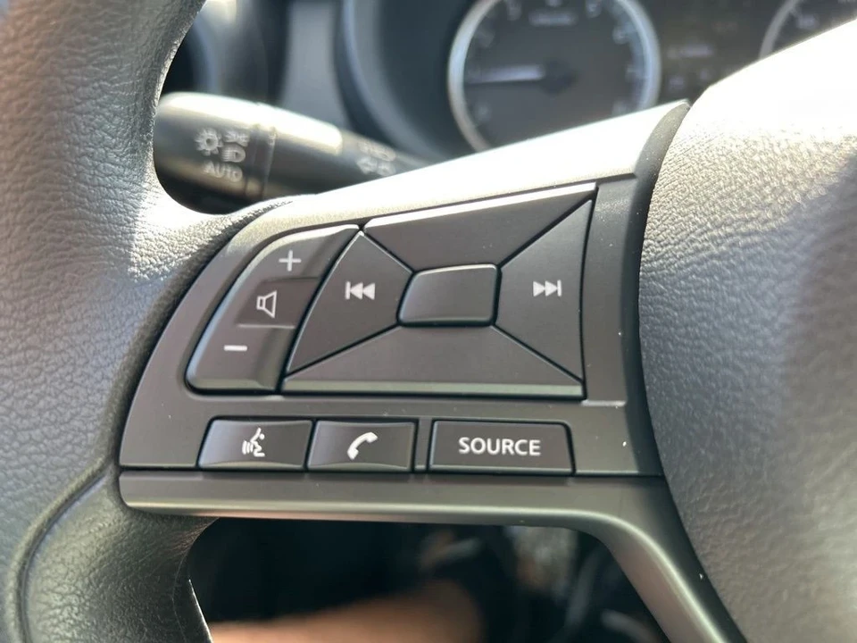 2025 Nissan Kicks - Image 19 of 21