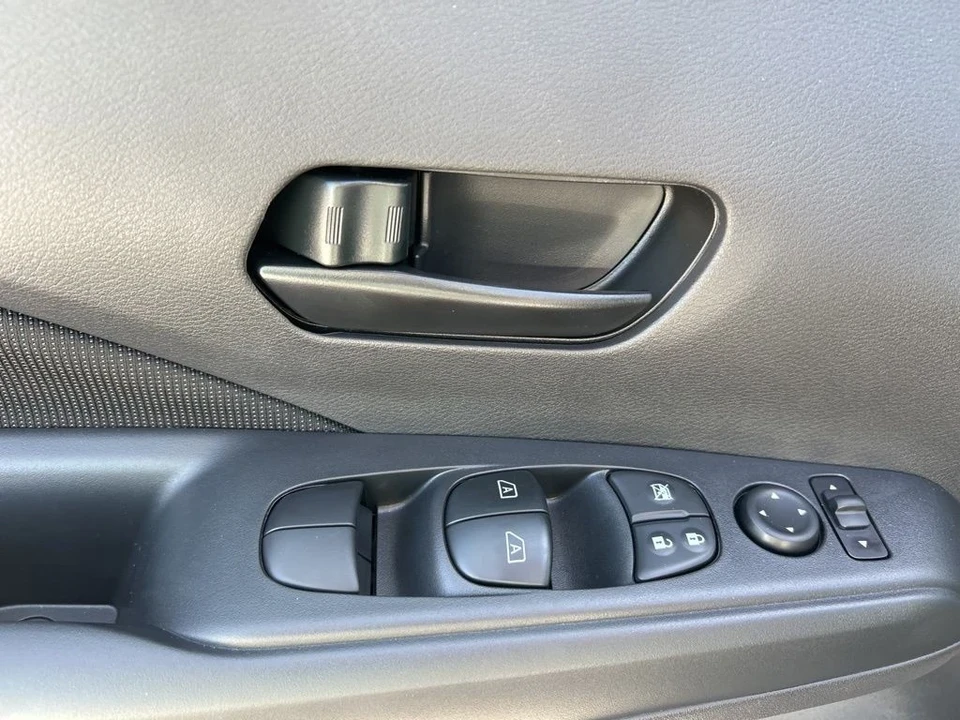 2025 Nissan Kicks - Image 12 of 21