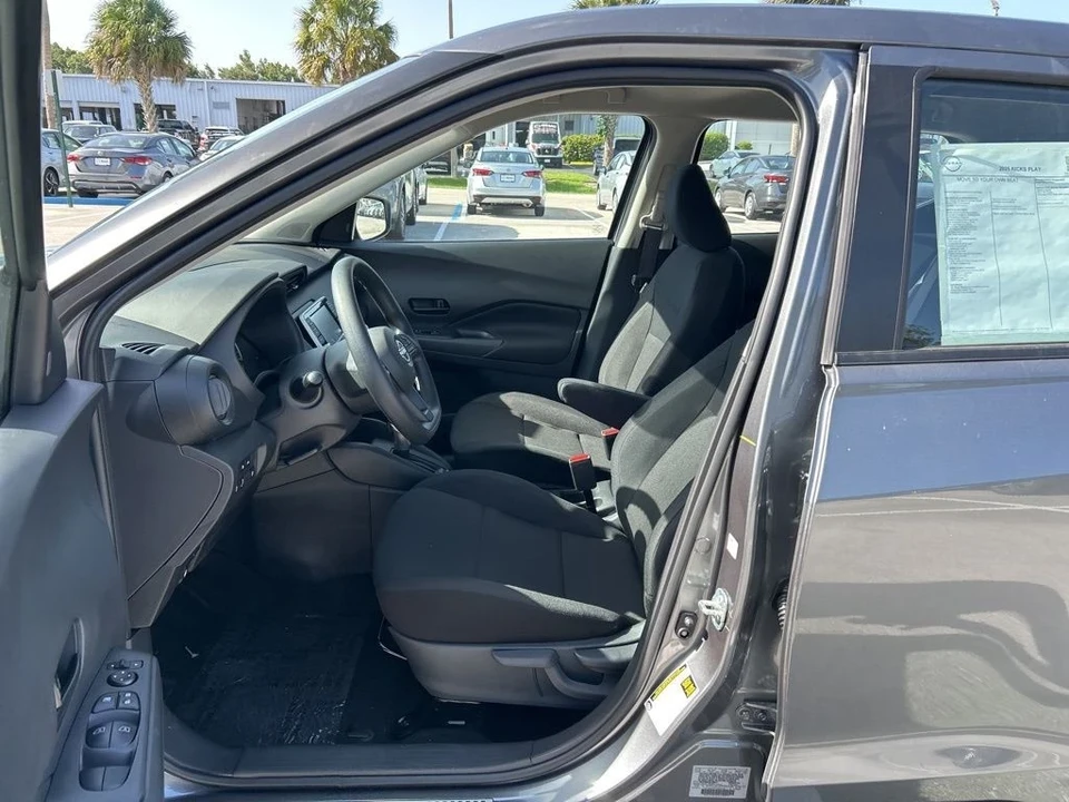 2025 Nissan Kicks - Image 10 of 21