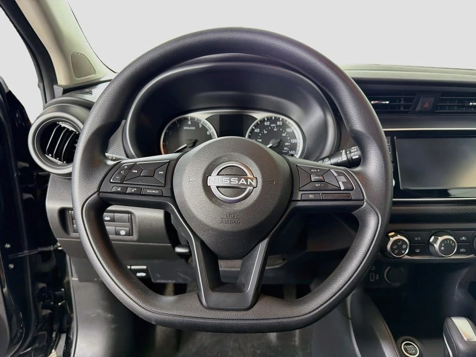 2025 Nissan Kicks - Image 13 of 31
