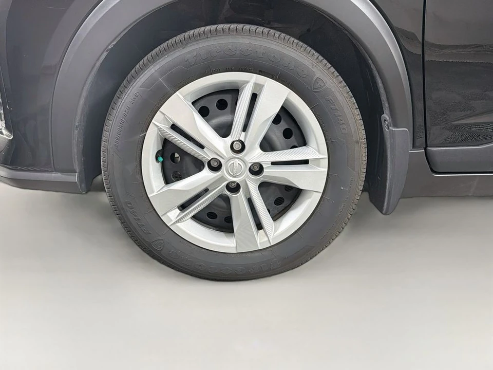 2025 Nissan Kicks - Image 27 of 31
