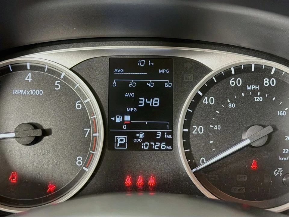 2025 Nissan Kicks - Image 14 of 31