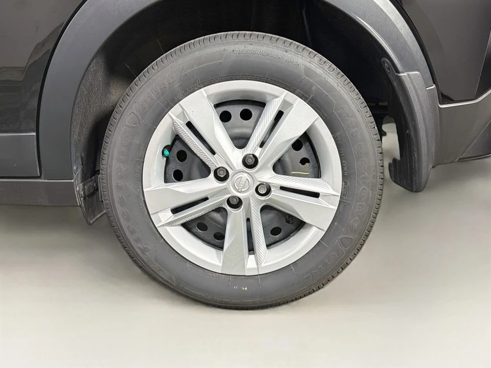 2025 Nissan Kicks - Image 28 of 31