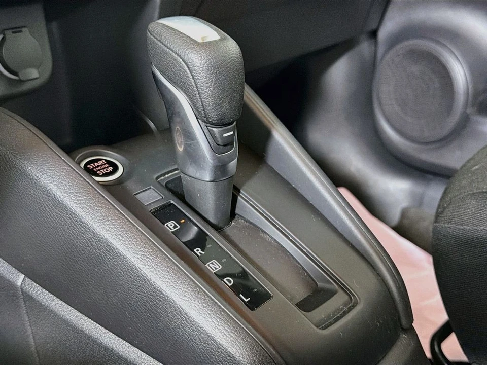 2025 Nissan Kicks - Image 18 of 31
