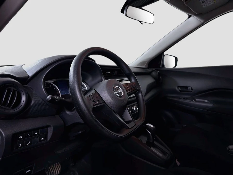 2025 Nissan Kicks - Image 10 of 31