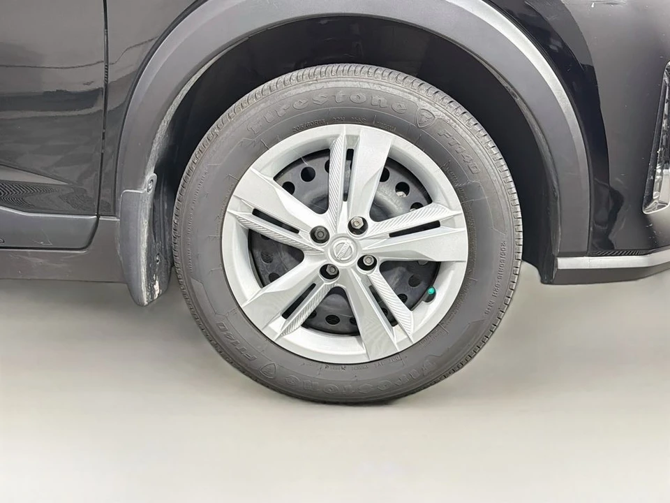2025 Nissan Kicks - Image 29 of 31