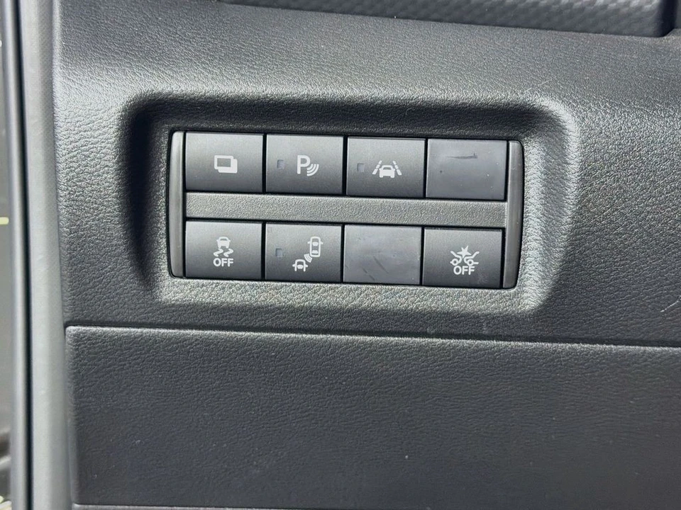2025 Nissan Kicks - Image 11 of 31