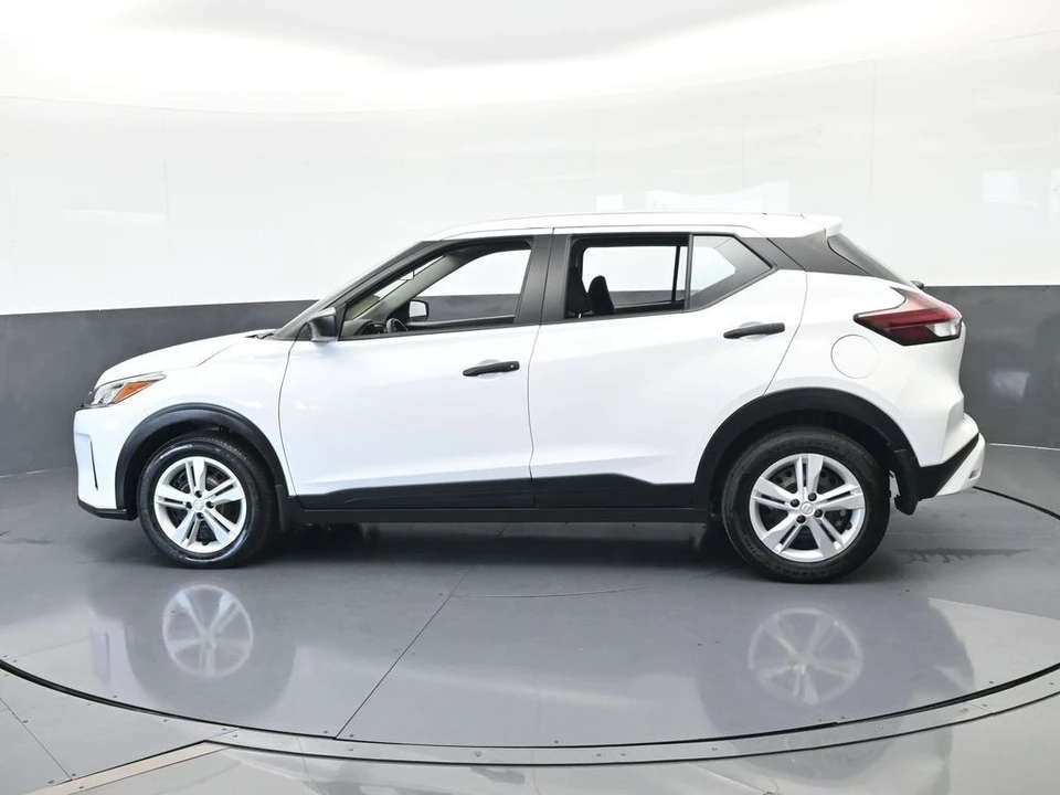2025 Nissan Kicks - Image 3 of 12