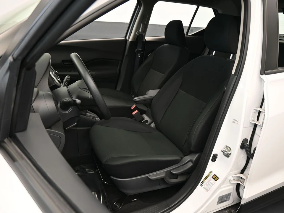 2025 Nissan Kicks - Image 10 of 12