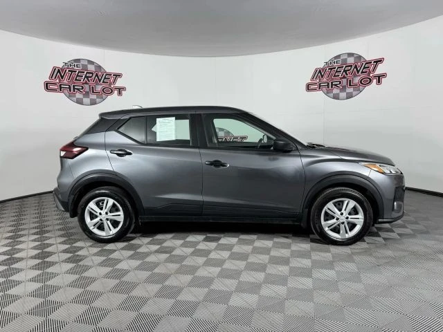 2025 Nissan Kicks - Image 8 of 21