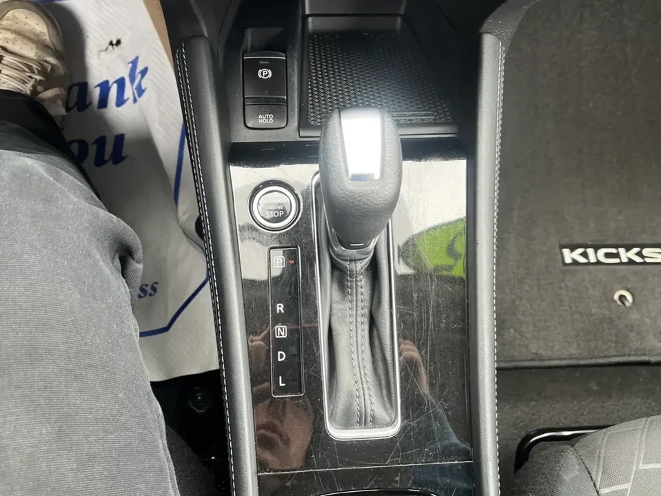 2025 Nissan Kicks - Image 10 of 12