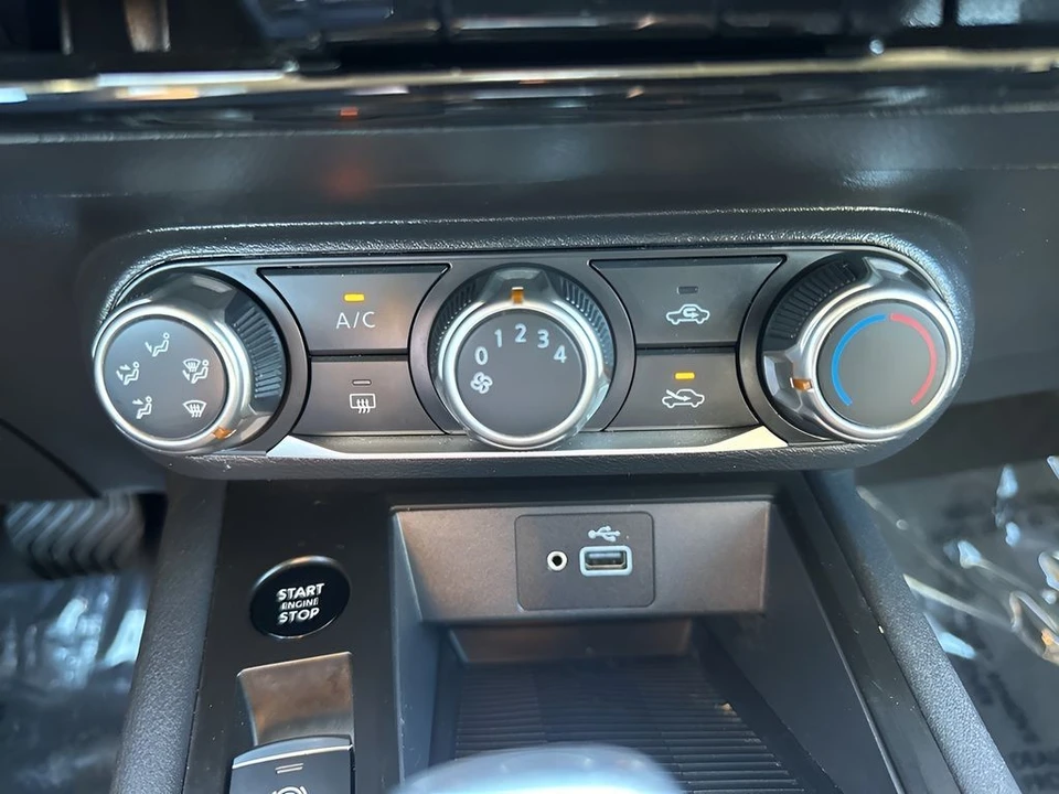 2025 Nissan Kicks - Image 17 of 21