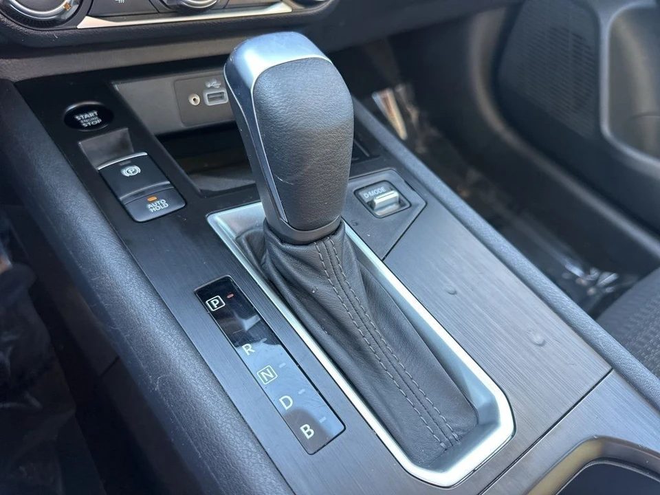 2025 Nissan Kicks - Image 15 of 21