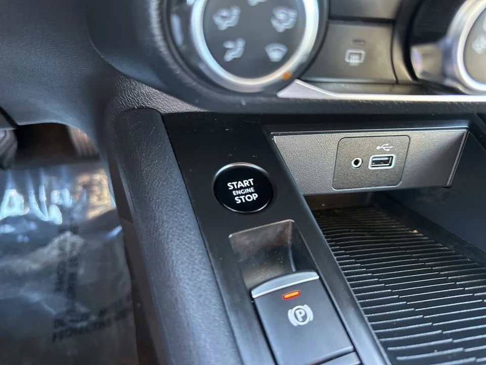 2025 Nissan Kicks - Image 19 of 21