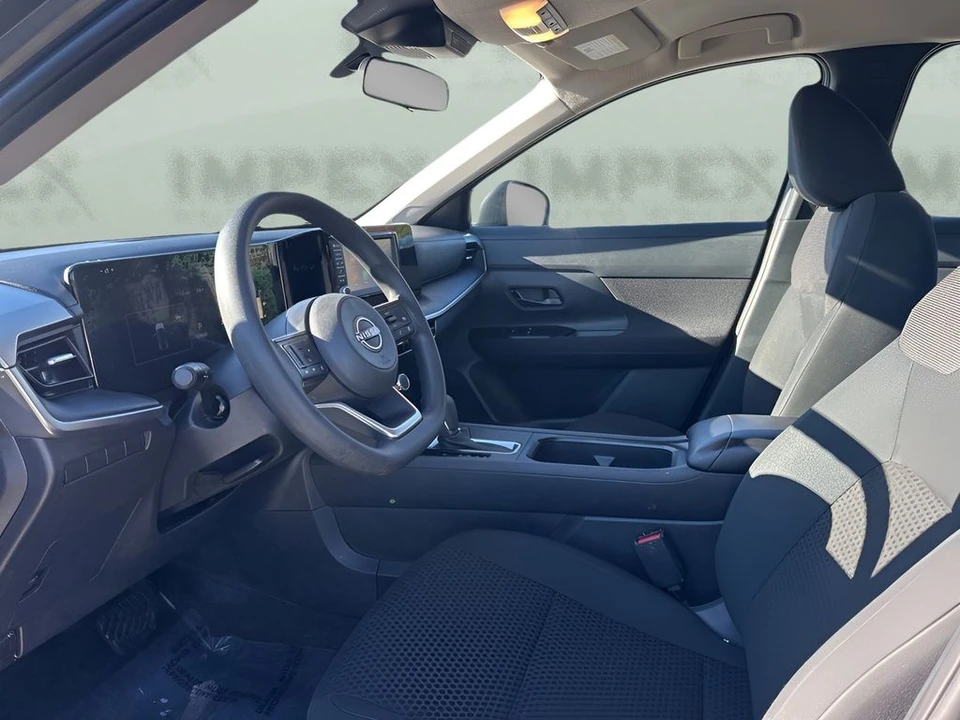 2025 Nissan Kicks - Image 9 of 21