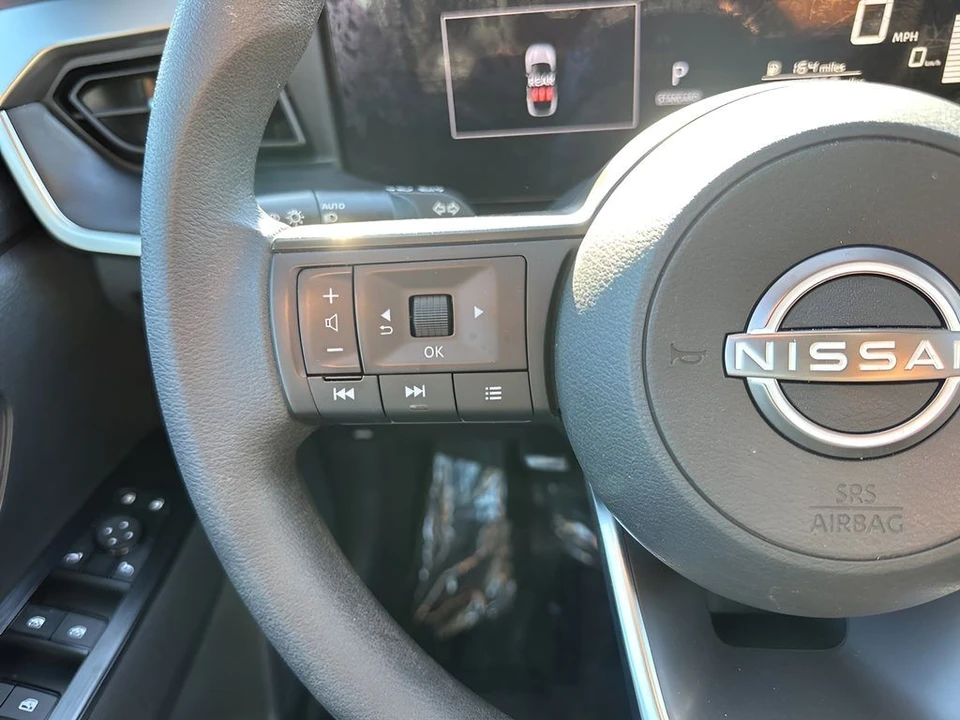 2025 Nissan Kicks - Image 13 of 21