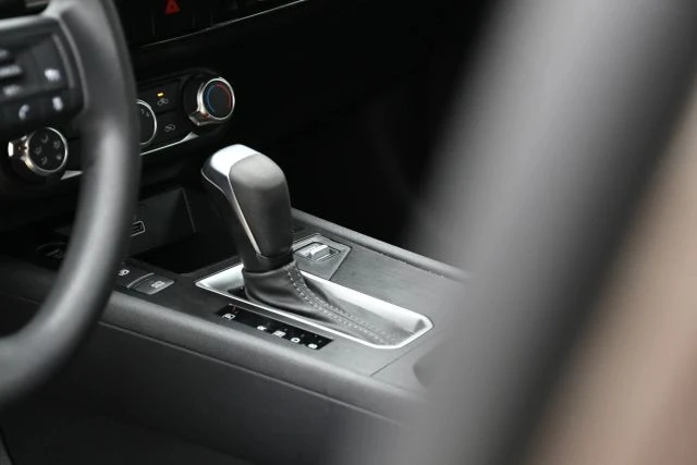2025 Nissan Kicks - Image 16 of 21