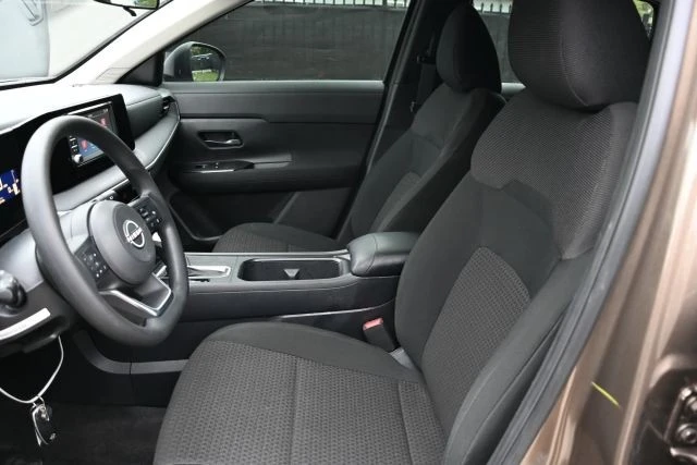 2025 Nissan Kicks - Image 15 of 21