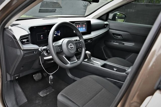 2025 Nissan Kicks - Image 17 of 21