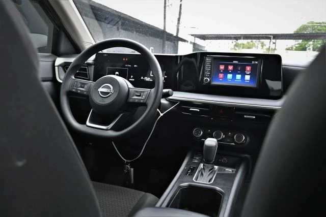 2025 Nissan Kicks - Image 13 of 21