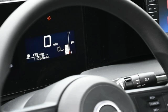 2025 Nissan Kicks - Image 10 of 21