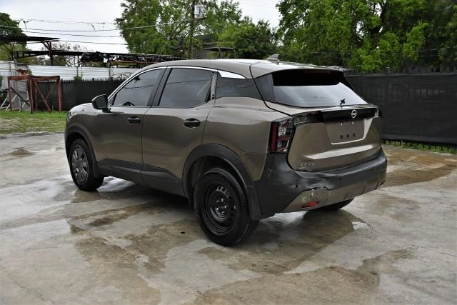 2025 Nissan Kicks - Image 4 of 21