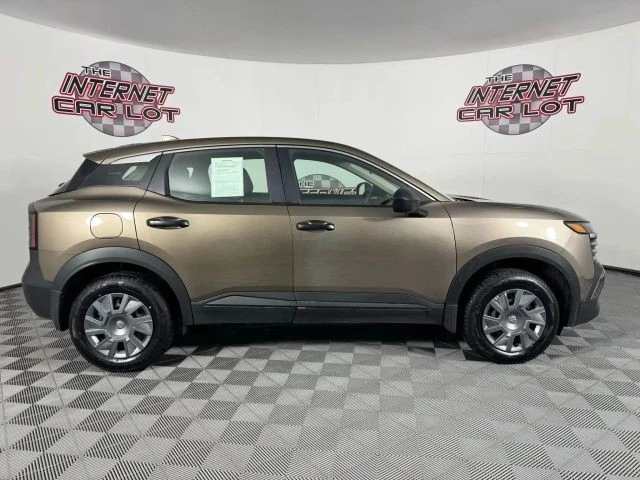 2025 Nissan Kicks - Image 8 of 12