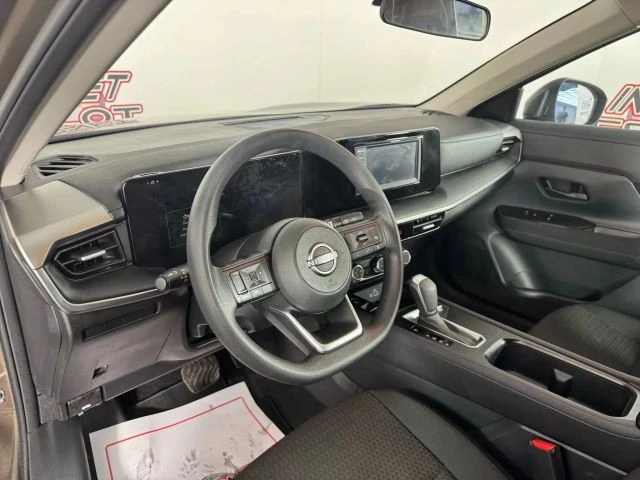 2025 Nissan Kicks - Image 10 of 12