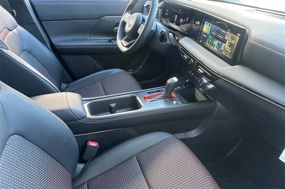 2025 Nissan Kicks - Image 10 of 10