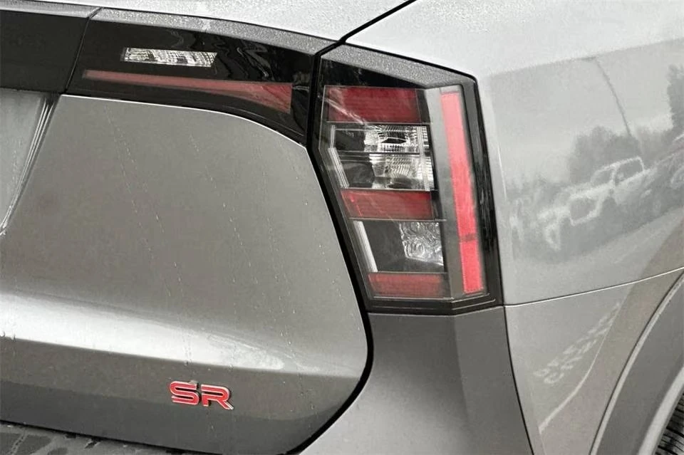 2025 Nissan Kicks - Image 9 of 10
