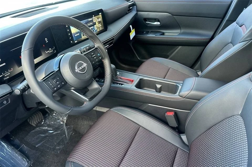 2025 Nissan Kicks - Image 2 of 10