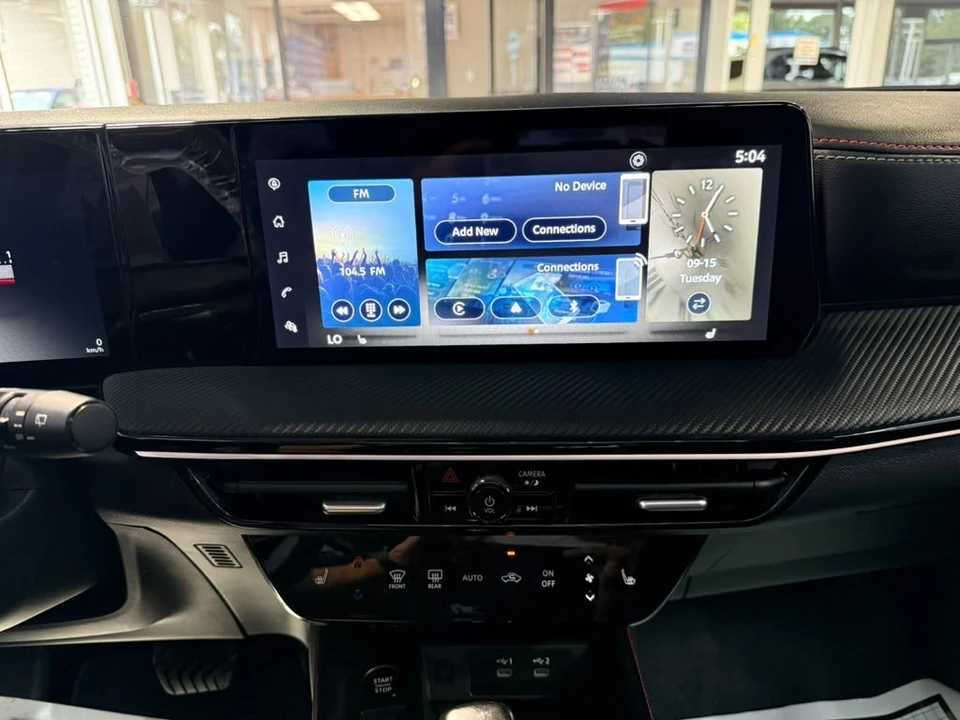 2025 Nissan Kicks - Image 15 of 31