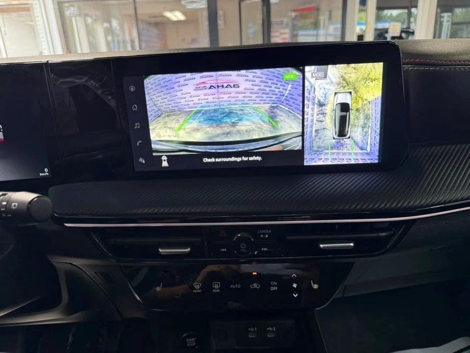 2025 Nissan Kicks - Image 16 of 31