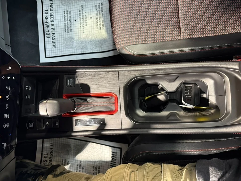 2025 Nissan Kicks - Image 18 of 31