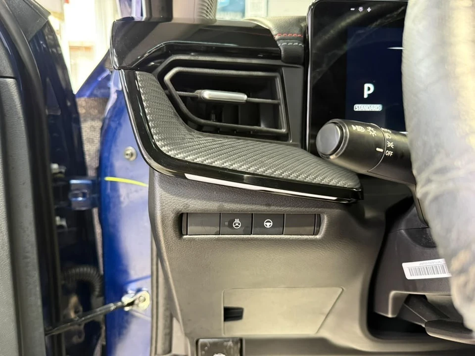 2025 Nissan Kicks - Image 21 of 31