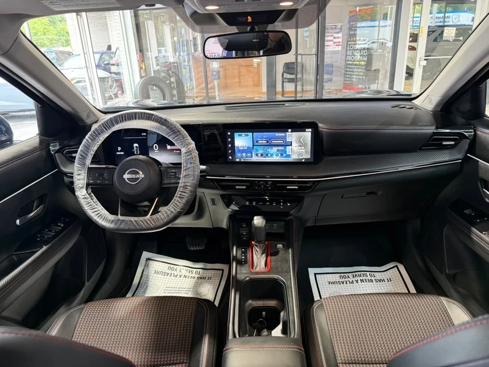 2025 Nissan Kicks - Image 24 of 31