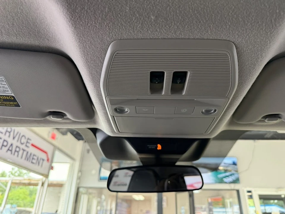 2025 Nissan Kicks - Image 17 of 31