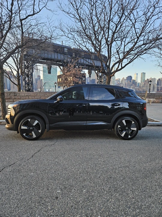 2025 Nissan Kicks - Image 2 of 15