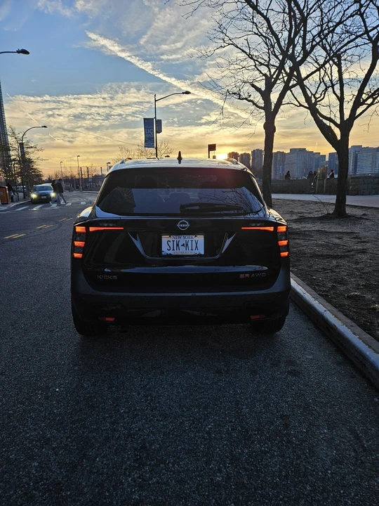 2025 Nissan Kicks - Image 4 of 15