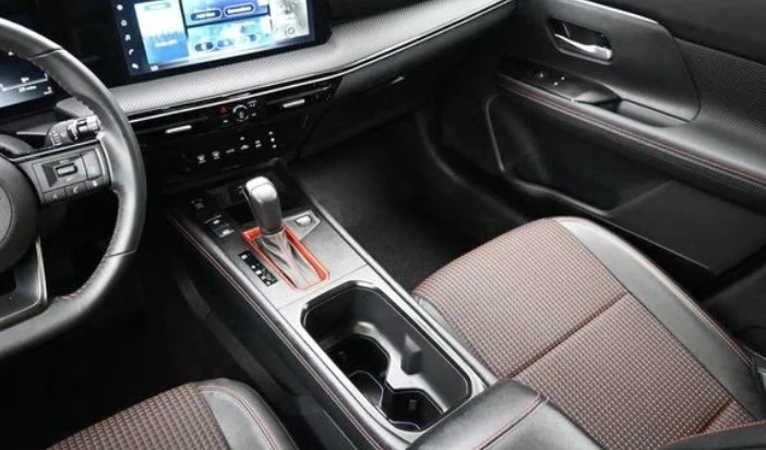 2025 Nissan Kicks - Image 6 of 9