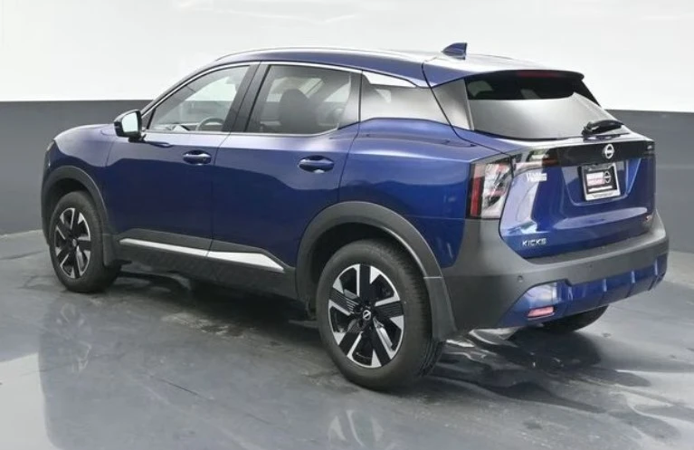 2025 Nissan Kicks - Image 3 of 9